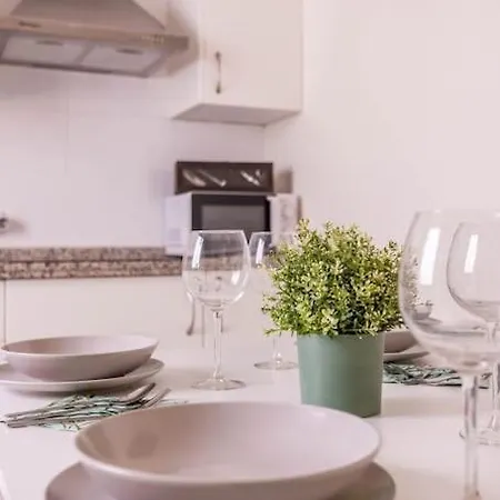 Апартаменты Ronda De Triana 45 *