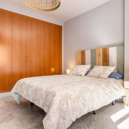 Ronda De Triana 45 * Севилья
